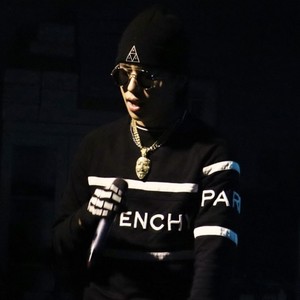 夜 晚 的 黎 明 格 外 透 澈