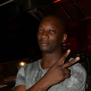 Singuila资料,Singuila最新歌曲,SinguilaMV视频,Singuila音乐专辑,Singuila好听的歌