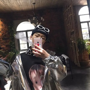 万磁王资料,万磁王最新歌曲,万磁王MV视频,万磁王音乐专辑,万磁王好听的歌