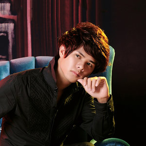 我爱的人总是不爱我 (伴奏)