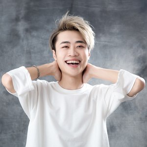 黄炎骏资料,黄炎骏最新歌曲,黄炎骏MV视频,黄炎骏音乐专辑,黄炎骏好听的歌