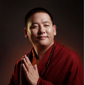 所在寺院玉科因咯寺,德格杂嘎托寺,毕业于北京民族学院活佛班,此前也