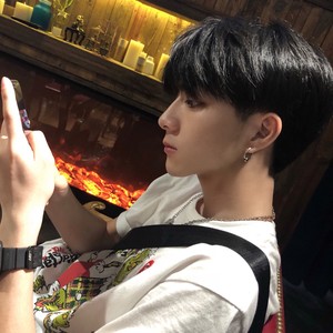 屈眉资料,屈眉最新歌曲,屈眉MV视频,屈眉音乐专辑,屈眉好听的歌