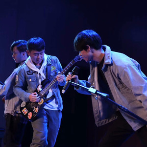 闪光弹乐队资料,闪光弹乐队最新歌曲,闪光弹乐队MV视频,闪光弹乐队音乐专辑,闪光弹乐队好听的歌