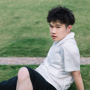 周钰淇资料,周钰淇最新歌曲,周钰淇MV视频,周钰淇音乐专辑,周钰淇好听的歌