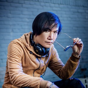 鲁亮资料,鲁亮最新歌曲,鲁亮MV视频,鲁亮音乐专辑,鲁亮好听的歌