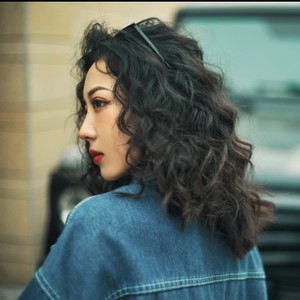 易铭铭资料,易铭铭最新歌曲,易铭铭MV视频,易铭铭音乐专辑,易铭铭好听的歌