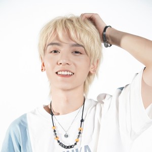 胡睿Hoye资料,胡睿Hoye最新歌曲,胡睿HoyeMV视频,胡睿Hoye音乐专辑,胡睿Hoye好听的歌