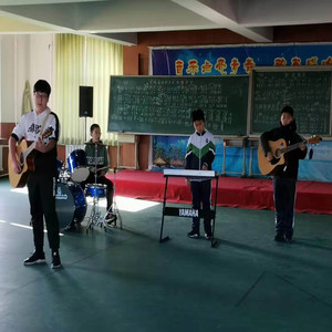 青春要疯狂乐队资料,青春要疯狂乐队最新歌曲,青春要疯狂乐队MV视频,青春要疯狂乐队音乐专辑,青春要疯狂乐队好听的歌