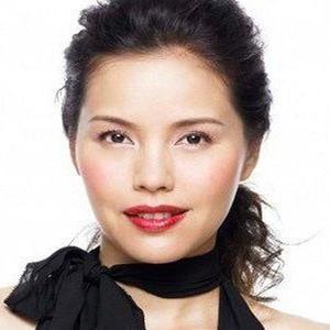 伤心的女人唱歌