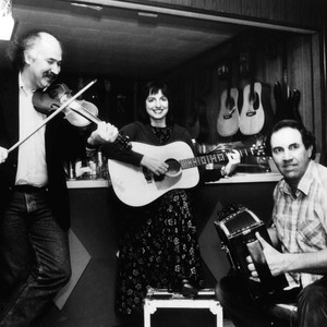 Ann Savoy资料,Ann Savoy最新歌曲,Ann SavoyMV视频,Ann Savoy音乐专辑,Ann Savoy好听的歌