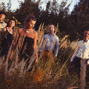 Lakuna资料,Lakuna最新歌曲,LakunaMV视频,Lakuna音乐专辑,Lakuna好听的歌