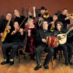 La Bottine Souriante资料,La Bottine Souriante最新歌曲,La Bottine SourianteMV视频,La Bottine Souriante音乐专辑,La Bottine Souriante好听的歌