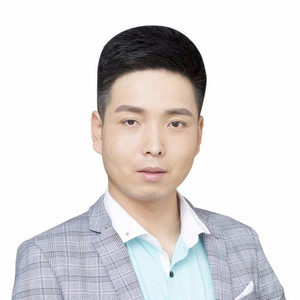 挥着翅膀的女孩