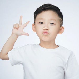 万子锐资料,万子锐最新歌曲,万子锐MV视频,万子锐音乐专辑,万子锐好听的歌