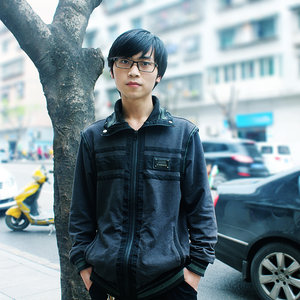 李亮资料,李亮最新歌曲,李亮MV视频,李亮音乐专辑,李亮好听的歌