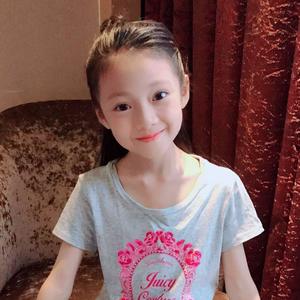 周嘉欣资料,周嘉欣最新歌曲,周嘉欣MV视频,周嘉欣音乐专辑,周嘉欣好听的歌