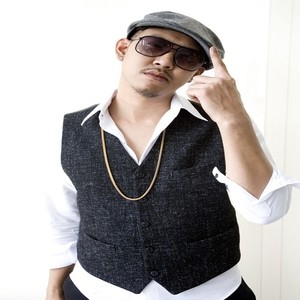 B-King资料,B-King最新歌曲,B-KingMV视频,B-King音乐专辑,B-King好听的歌