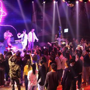 万人迷资料,万人迷最新歌曲,万人迷MV视频,万人迷音乐专辑,万人迷好听的歌