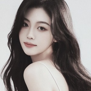 林绾资料,林绾最新歌曲,林绾MV视频,林绾音乐专辑,林绾好听的歌