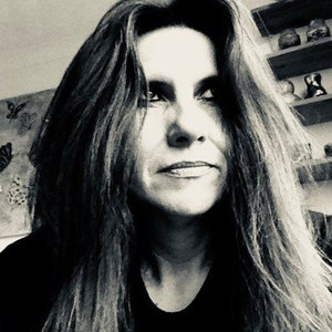 Suzannah Bee资料,Suzannah Bee最新歌曲,Suzannah BeeMV视频,Suzannah Bee音乐专辑,Suzannah Bee好听的歌