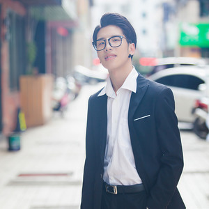 小眼睛资料,小眼睛最新歌曲,小眼睛MV视频,小眼睛音乐专辑,小眼睛好听的歌