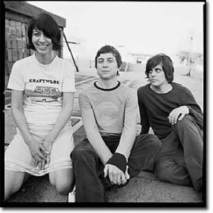 Autolux资料,Autolux最新歌曲,AutoluxMV视频,Autolux音乐专辑,Autolux好听的歌