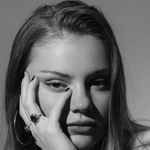 Amilli资料,Amilli最新歌曲,AmilliMV视频,Amilli音乐专辑,Amilli好听的歌