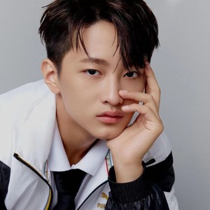 史彭元资料,史彭元最新歌曲,史彭元MV视频,史彭元音乐专辑,史彭元好听的歌