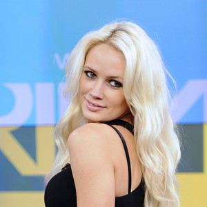 Lauren Bennett资料,Lauren Bennett最新歌曲,Lauren BennettMV视频,Lauren Bennett音乐专辑,Lauren Bennett好听的歌