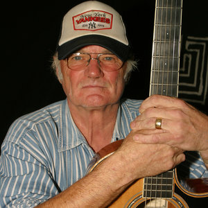 Michael Chapman资料,Michael Chapman最新歌曲,Michael ChapmanMV视频,Michael Chapman音乐专辑,Michael Chapman好听的歌