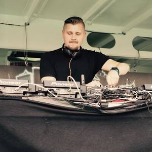 Airbase资料,Airbase最新歌曲,AirbaseMV视频,Airbase音乐专辑,Airbase好听的歌