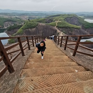 邓雨萱资料,邓雨萱最新歌曲,邓雨萱MV视频,邓雨萱音乐专辑,邓雨萱好听的歌