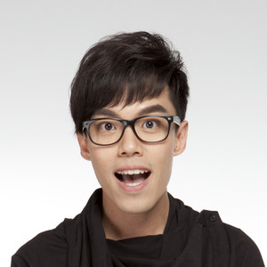 何奕 - 短片 & 怀念战友 2012星光大道年度总决赛 Cut 13/02/22