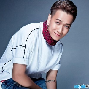 Lou Hoàng资料,Lou Hoàng最新歌曲,Lou HoàngMV视频,Lou Hoàng音乐专辑,Lou Hoàng好听的歌