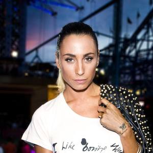 Medina资料,Medina最新歌曲,MedinaMV视频,Medina音乐专辑,Medina好听的歌