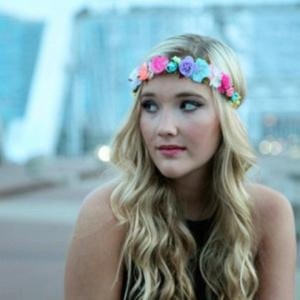 Chloé Caroline资料,Chloé Caroline最新歌曲,Chloé CarolineMV视频,Chloé Caroline音乐专辑,Chloé Caroline好听的歌