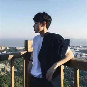 李易云资料,李易云最新歌曲,李易云MV视频,李易云音乐专辑,李易云好听的歌