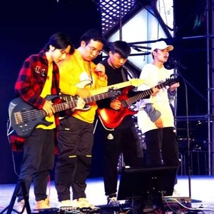 军火团资料,军火团最新歌曲,军火团MV视频,军火团音乐专辑,军火团好听的歌