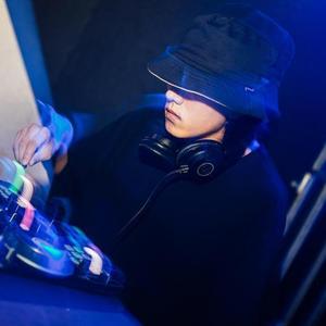 DeeLoc资料,DeeLoc最新歌曲,DeeLocMV视频,DeeLoc音乐专辑,DeeLoc好听的歌