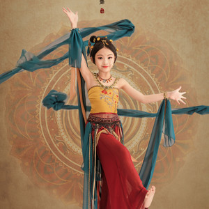 乔露怡资料,乔露怡最新歌曲,乔露怡MV视频,乔露怡音乐专辑,乔露怡好听的歌