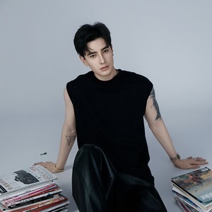 何梦龙Neo Red资料,何梦龙Neo Red最新歌曲,何梦龙Neo RedMV视频,何梦龙Neo Red音乐专辑,何梦龙Neo Red好听的歌