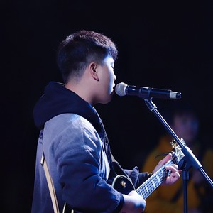 覃健锋资料,覃健锋最新歌曲,覃健锋MV视频,覃健锋音乐专辑,覃健锋好听的歌