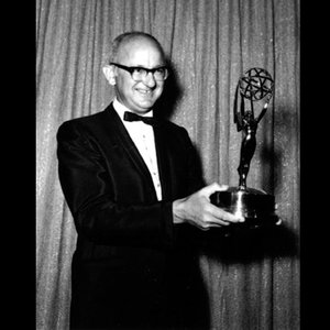 Earle Hagen资料,Earle Hagen最新歌曲,Earle HagenMV视频,Earle Hagen音乐专辑,Earle Hagen好听的歌