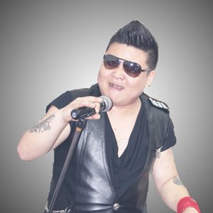 爱上你成了我的错 (伴奏)