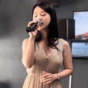 小曼资料,小曼最新歌曲,小曼MV视频,小曼音乐专辑,小曼好听的歌