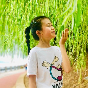 周颖资料,周颖最新歌曲,周颖MV视频,周颖音乐专辑,周颖好听的歌