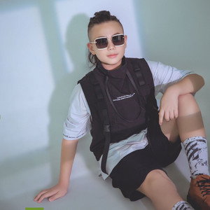 周之鑫资料,周之鑫最新歌曲,周之鑫MV视频,周之鑫音乐专辑,周之鑫好听的歌