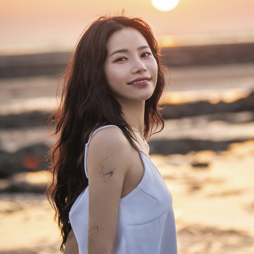 SOLAR (MAMAMOO)