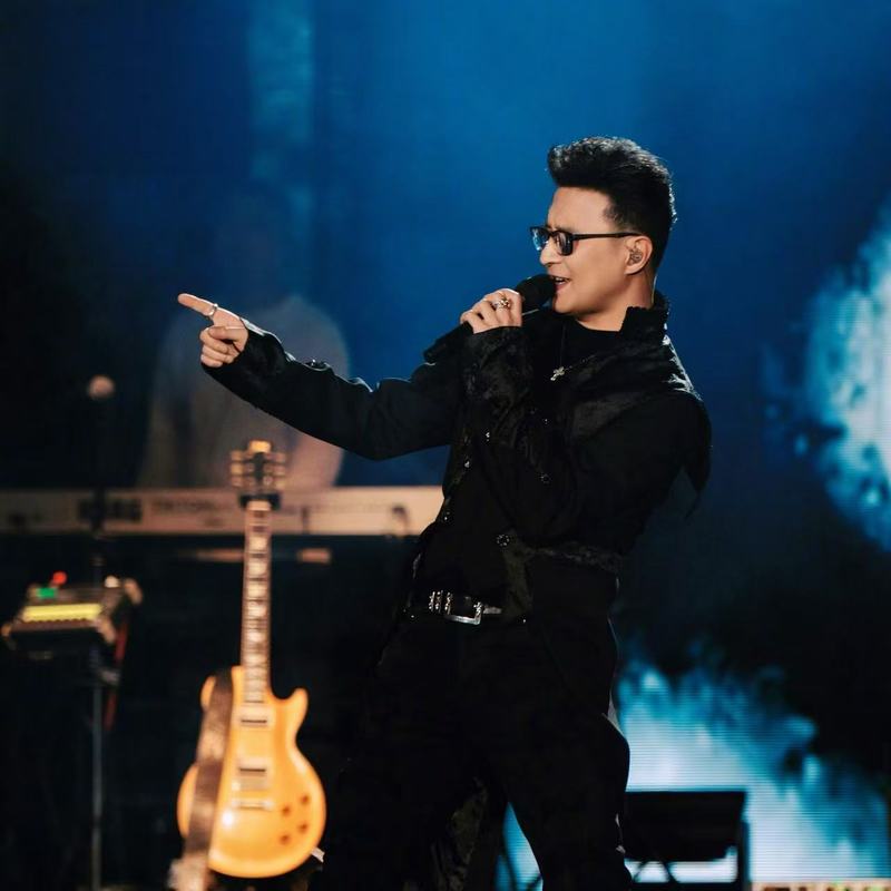 太深情,不rock,上期的《普通disco》虽不普通,却没有太多汪峰的招牌